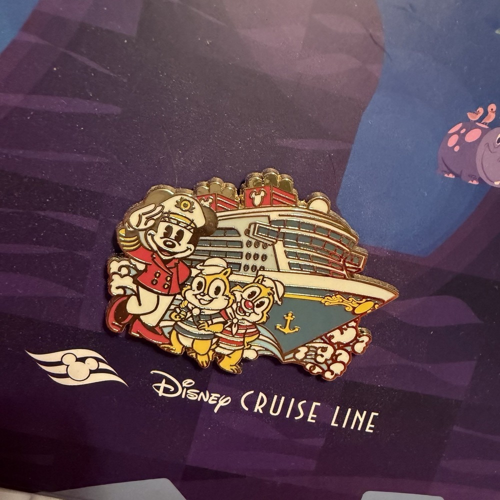 D23 Gold Member Exclusive - Around the World of Disney Parks Pin Set Only - Picture 10 of 11